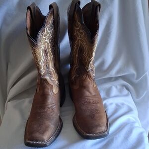 Classic Tan Western Cowboy Boots